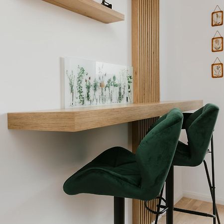 בראשוב The Forest - Luxe Central Apt With Free Secured Parking מראה חיצוני תמונה