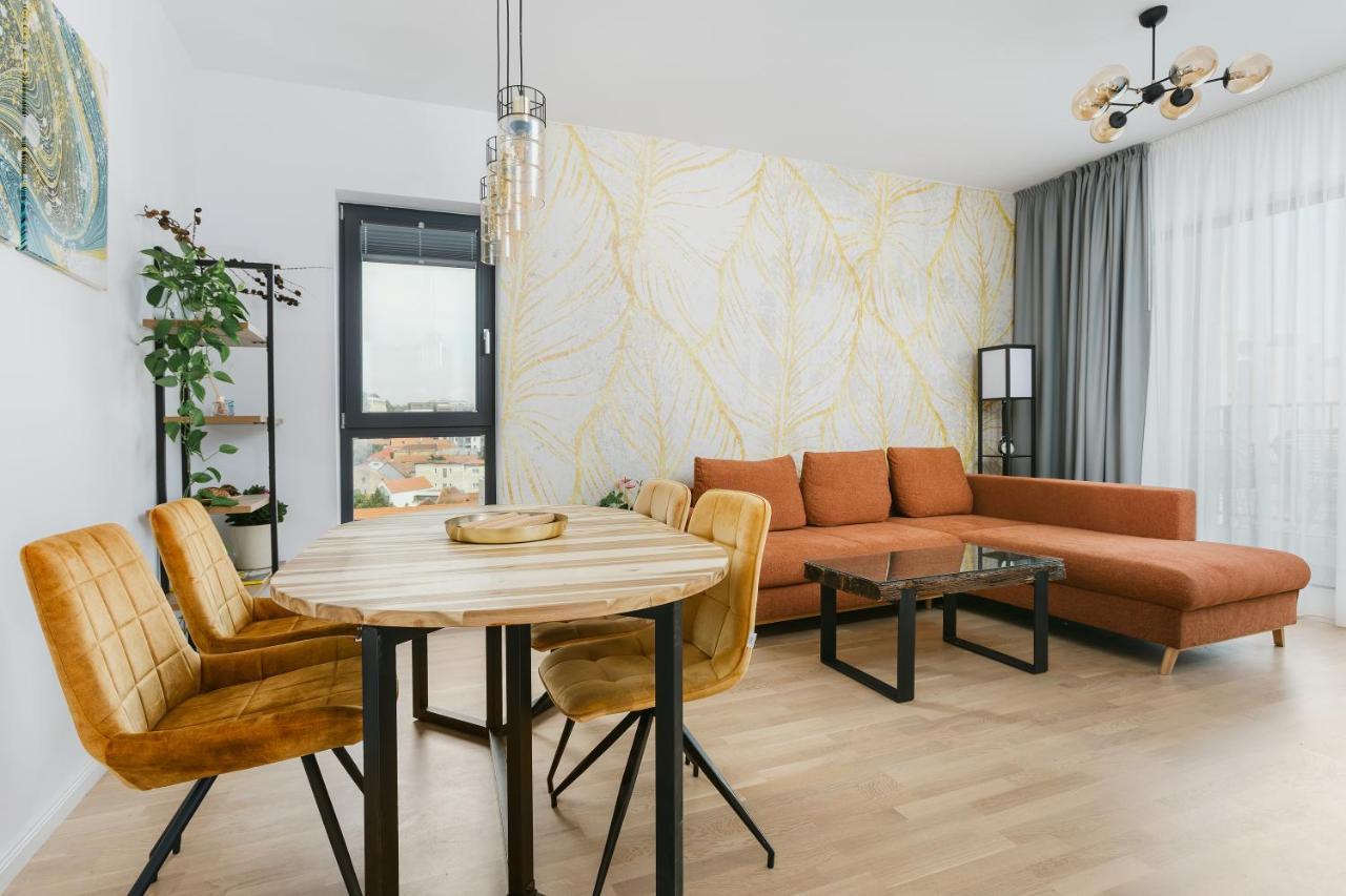בראשוב The Forest - Luxe Central Apt With Free Secured Parking מראה חיצוני תמונה