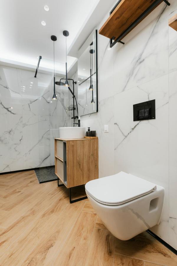 בראשוב The Forest - Luxe Central Apt With Free Secured Parking מראה חיצוני תמונה