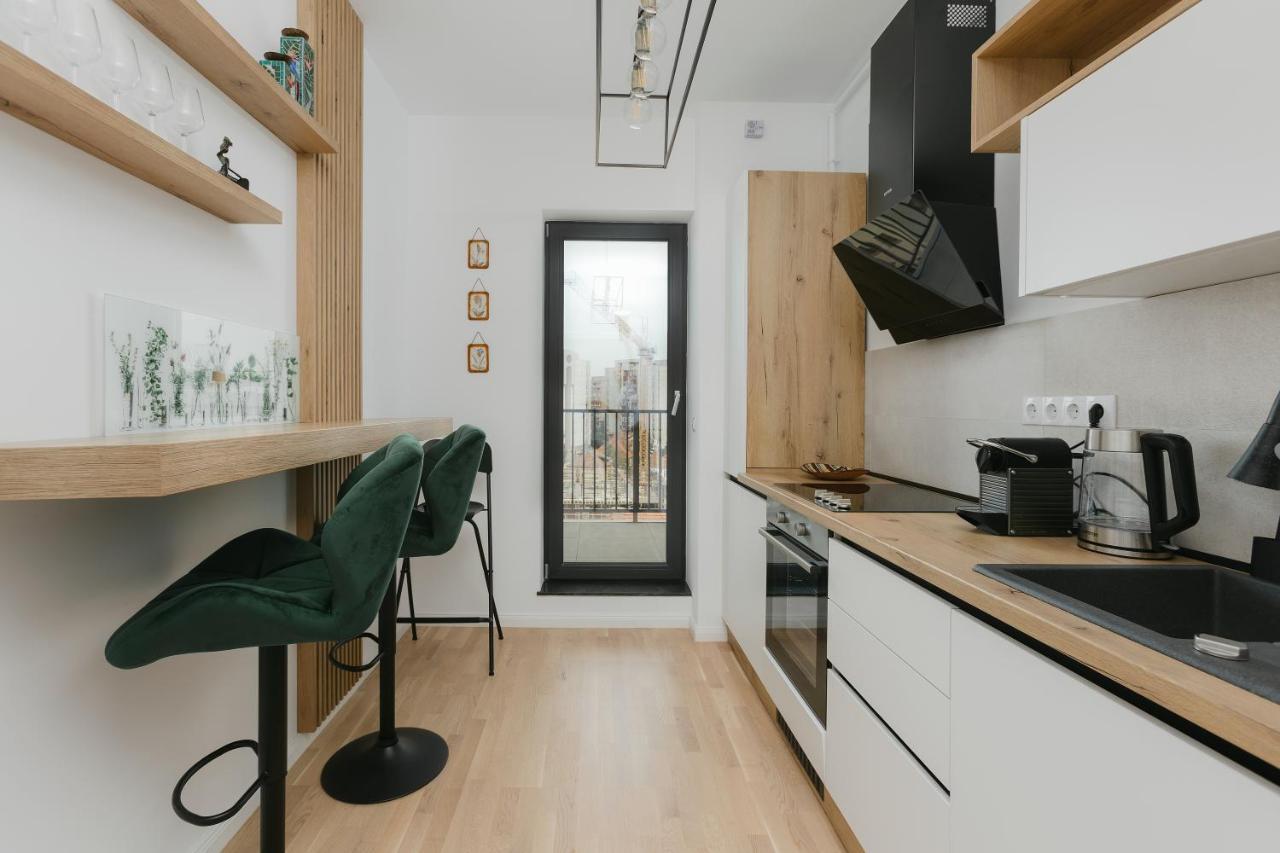 בראשוב The Forest - Luxe Central Apt With Free Secured Parking מראה חיצוני תמונה