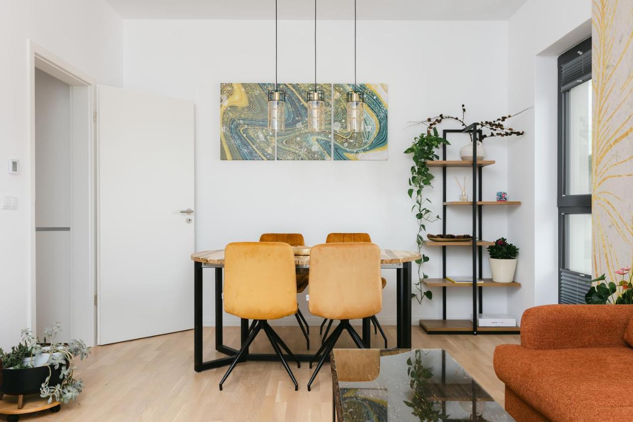 בראשוב The Forest - Luxe Central Apt With Free Secured Parking מראה חיצוני תמונה