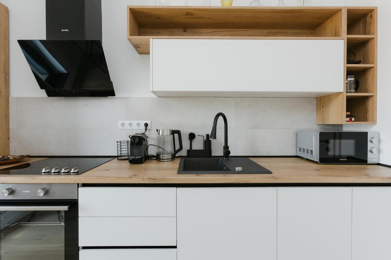 בראשוב The Forest - Luxe Central Apt With Free Secured Parking מראה חיצוני תמונה