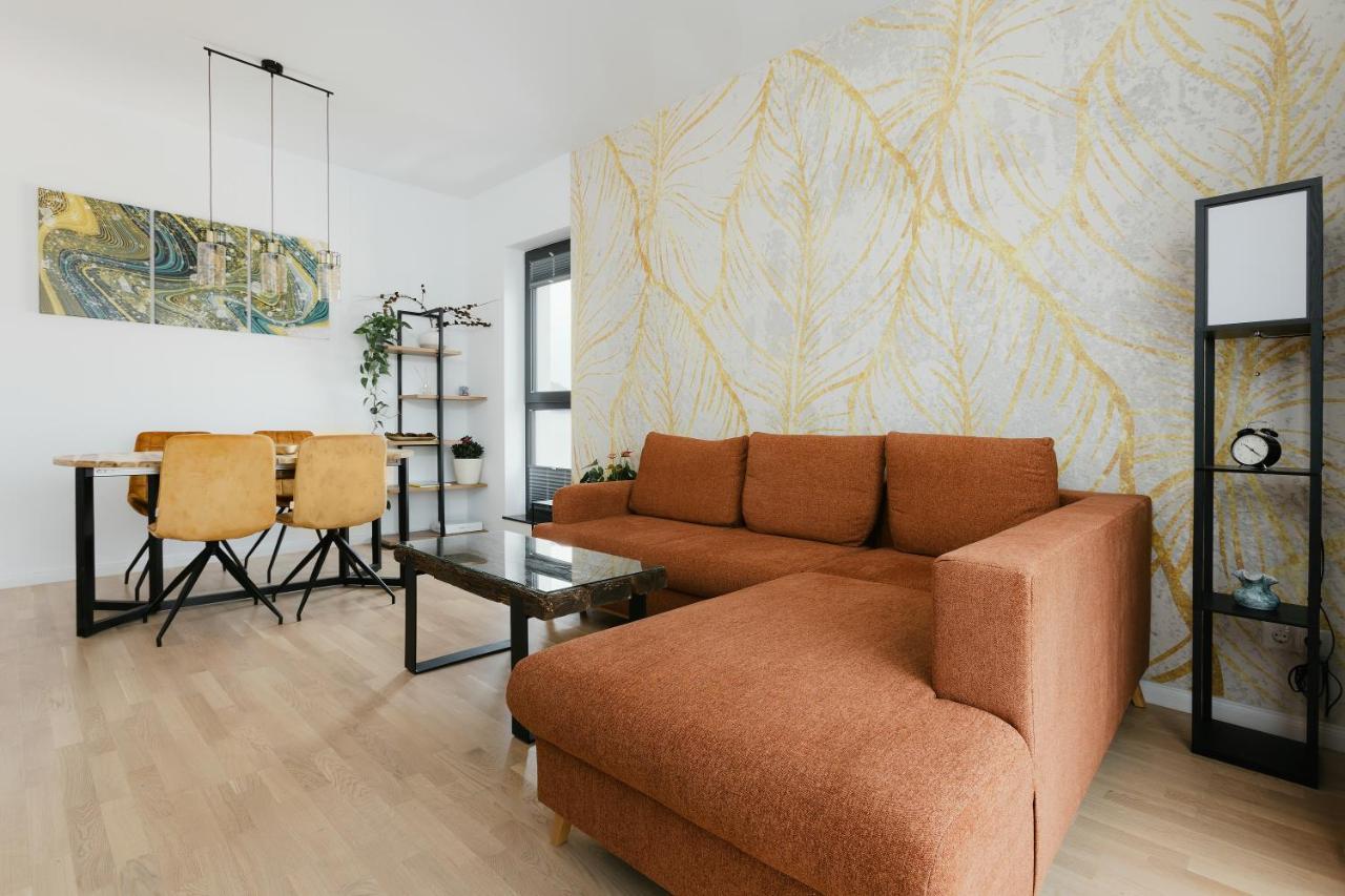 בראשוב The Forest - Luxe Central Apt With Free Secured Parking מראה חיצוני תמונה