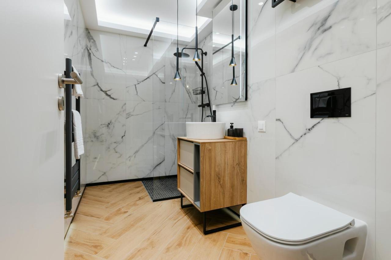 בראשוב The Forest - Luxe Central Apt With Free Secured Parking מראה חיצוני תמונה