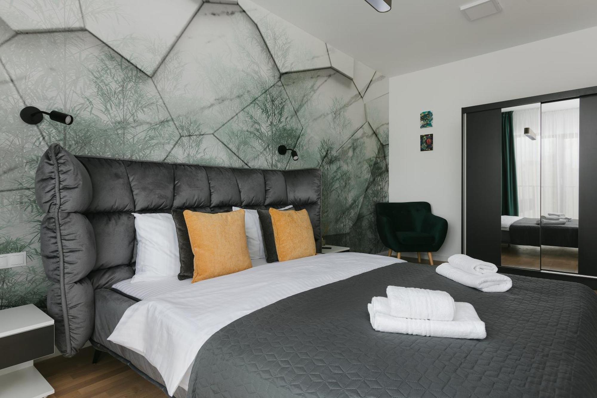 בראשוב The Forest - Luxe Central Apt With Free Secured Parking מראה חיצוני תמונה